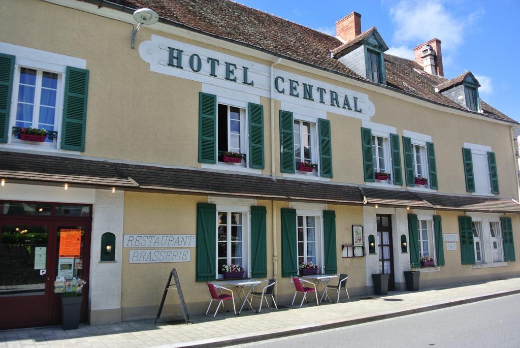 Hotel Le Central Boussac  Exteriör bild