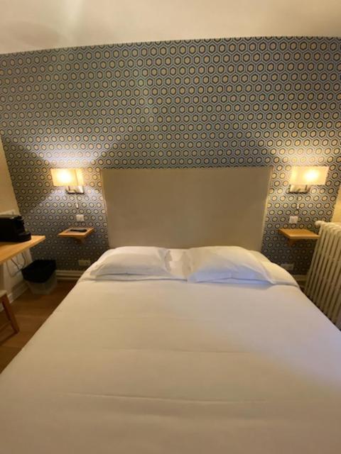 Hotel Le Central Boussac  Exteriör bild