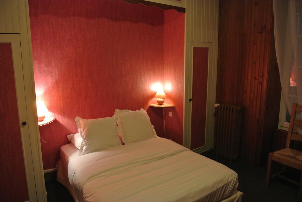 Hotel Le Central Boussac  Rum bild