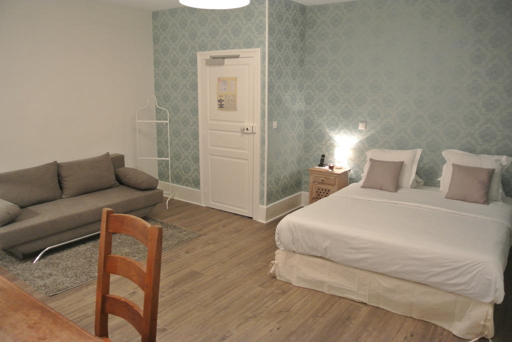 Hotel Le Central Boussac  Rum bild
