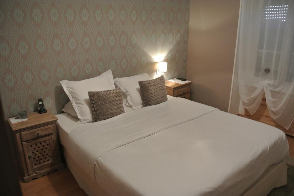Hotel Le Central Boussac  Rum bild